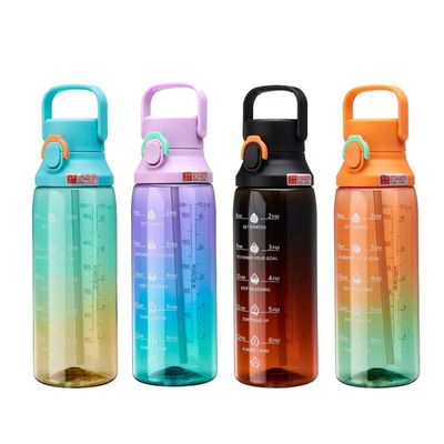 Durchsichtiger Schrägfarbkessel 750 ml Kapazität Schnappkappe Sportflasche mit Griff