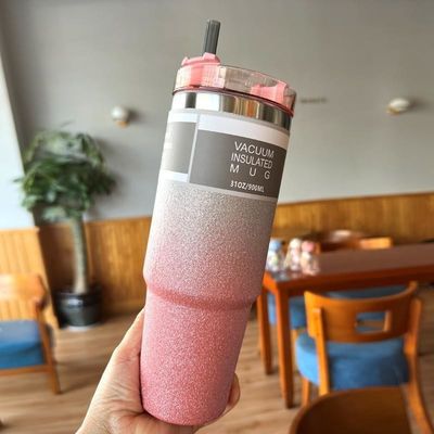 Maßgeschneiderte Farbe 20 oz / 30 oz Edelstahl Isolierwasserbecher mit Stroh für Fitness