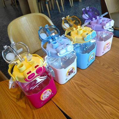 Plastikflasche für Studenten mit Handgriff und Schultergurt 980 ml Cartoon Design
