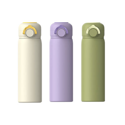 Bleiben Sie bei Ihrem selbstfahrenden Abenteuer mit diesem schönen Design-Termos-Cup erfrischt.