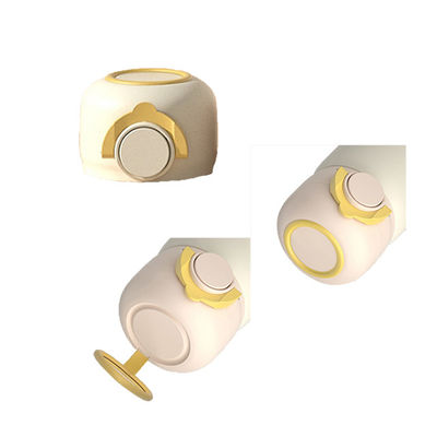 Bleiben Sie bei Ihrem selbstfahrenden Abenteuer mit diesem schönen Design-Termos-Cup erfrischt.