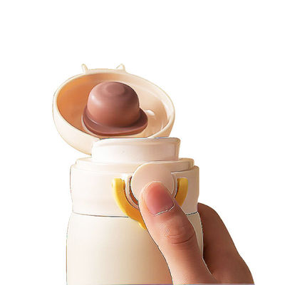 Bleiben Sie bei Ihrem selbstfahrenden Abenteuer mit diesem schönen Design-Termos-Cup erfrischt.