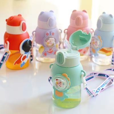 Unisex niedliche Wasserflasche Anti-Tropfen Strohbecher für Kinder Plastik Getränke Kinderbecher