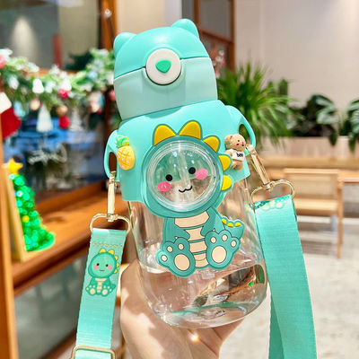 Direkt Trinken Große Kapazität niedliches Cartoon Bär Kaninchen Plastik Wasserflasche mit Stroh