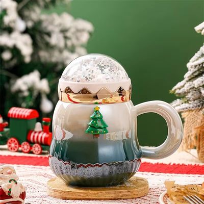 Weihnachts-Weihnachtsmann Keramikbecher mit Griff Kreatives Zeichentrickdesign 2 Farben großartig