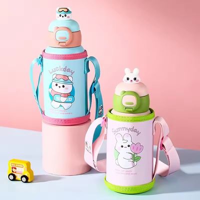 Tragbare Wasserflasche mit Abdeckung Modernes Design Karikaturwasserbecher aus Edelstahl