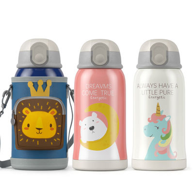 Anwendbar für Menschen 550ml niedliche Zeichentrickfilm Kinder Wasserbecher mit Smart Cover