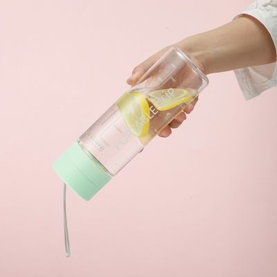 TOUR Recycling-Pastick 600 ml 800 ml Wasserflasche mit Zeitmarker für Outdoor-Aktivitäten
