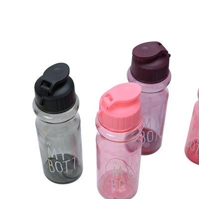 Custom 500ml PET BPA kostenlose persönliche Tasse Sport Plastik Trinkwasserflaschen mit Strap mehrere Farben