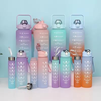Sportflasche mit Schrägwasser aus Kunststoff mit großer Kapazität 2000 ml 900 ml 300 ml für den Außenbereich