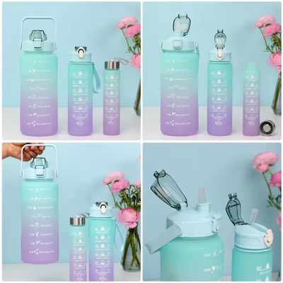 Sportflasche mit Schrägwasser aus Kunststoff mit großer Kapazität 2000 ml 900 ml 300 ml für den Außenbereich