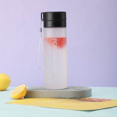 Kinderflasche aus klarem Kunststoff mit individuellem Logo für BPA-freies und direktes Trinken
