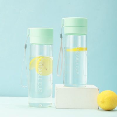 Kinderflasche aus klarem Kunststoff mit individuellem Logo für BPA-freies und direktes Trinken