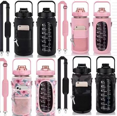 Reisefreundliche 2-Liter-Wasserflasche mit Aufbewahrungshülle und Zeitmarker Motivationsdesign