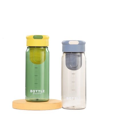650 ml Plastikflasche mit Tee-Infuser-Handgriff-Tasse für Schüler mit Waage