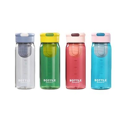 650 ml Plastikflasche mit Tee-Infuser-Handgriff-Tasse für Schüler mit Waage