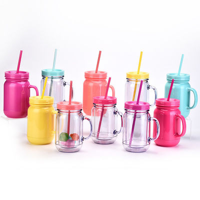 Unisex Plastik-Getrinkbecher mit Griffdeckel und Strohkapazität 501-600 ml Portable Design
