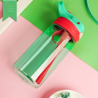 BPA-freie Wasserflasche für Kinder mit Strohdeckel und Griff für nachhaltiges und kochendes Wasser