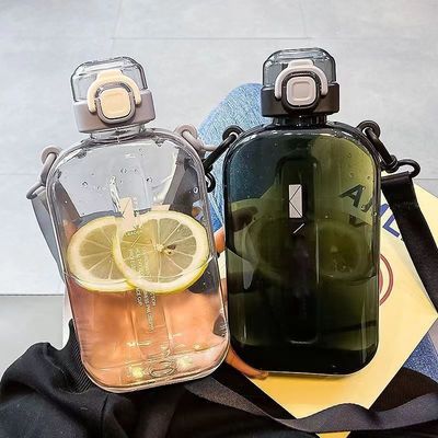 Plastik 750 ml Wasserflasche mit Stroh - Ihr Muss für Outdoor-Übungen und Fitness