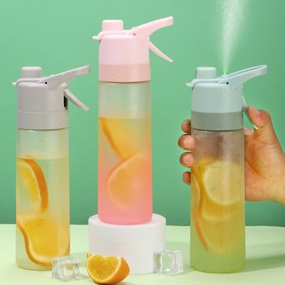 Design Custom Logo 650ml Plastik Sprühflaschen für Sport im Freien Kreativflasche