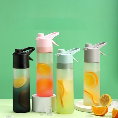 Design Custom Logo 650ml Plastik Sprühflaschen für Sport im Freien Kreativflasche