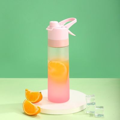 Design Custom Logo 650ml Plastik Sprühflaschen für Sport im Freien Kreativflasche