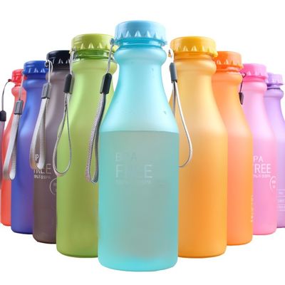 PC Plastik 550ml Portable Frosted Versiegelte Wasserflasche für Reisen Yoga Laufen Camping