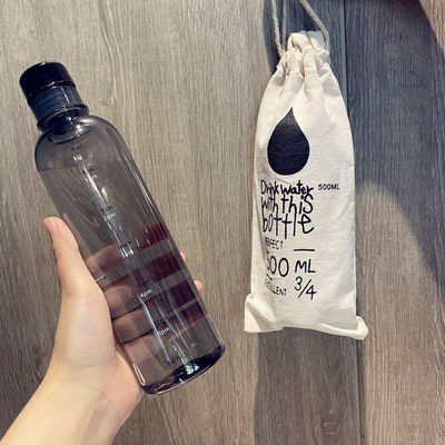 500 ml Fitnessstudio Plastik-Wasserflasche mit Zeitskala für moderne Fitness und wiederverwendbares Design