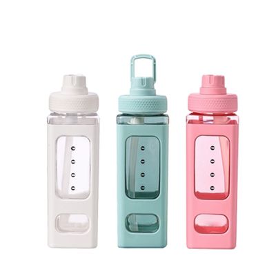 Quadratische 700 ml Plastikflasche mit Korrosionsschutz und Stroh