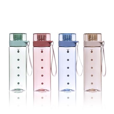 Farbenfrohe Plastikflasche mit undichtem Flip-Lad und Griffseil