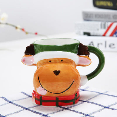 Custom-Weihnachtskeramik-Tasse mit 3D-Weihnachtsmann-Design-Cartoonstil und individueller Farbe