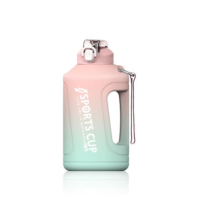 50oz Große Kapazität Schrägfarbe PP Plastik Wasserbecher für Outdoor-Sport und Fitness