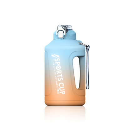50oz Große Kapazität Schrägfarbe PP Plastik Wasserbecher für Outdoor-Sport und Fitness