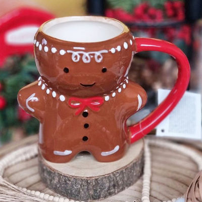 MUGS Trinkwaren Typ 10OZ Keramik Weihnachtskaffeetasse mit süßem Lebkuchen-Mann Design