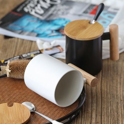 Geschäftsgeschenke 11oz Kapazität Attraktives Design Keramik-Reisemug Isolierter Bürokopf