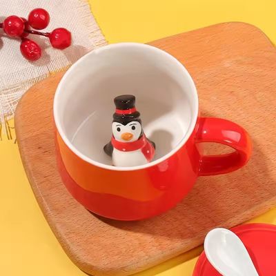 Custom 350ml Keramik Kaffeetasse mit Deckel und Griff in minimalistischen Party-Feiertagsdesign