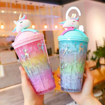 Halten Sie sich im Sommer mit einem minimalistischen Design-Stil aus Einhorn Plastik Eistrinkbecher hydratisiert