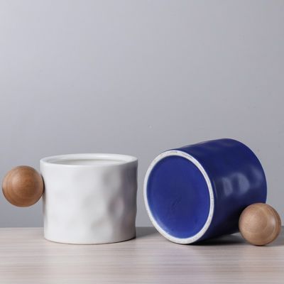 Nordic Style Keramik-Kaffeebecher mit Holzkugelgriffe 330ML Porzellan-Wiederverwendbare Tassen