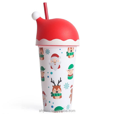 Benutzerdefiniertes Logo akzeptabel Roter Weihnachtsmann-Hut-Tumbler 20 oz Wiederverwendbarer Kunststoffbecher für Geschenke
