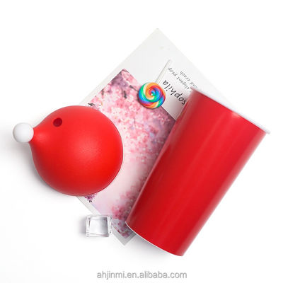 Benutzerdefiniertes Logo akzeptabel Roter Weihnachtsmann-Hut-Tumbler 20 oz Wiederverwendbarer Kunststoffbecher für Geschenke