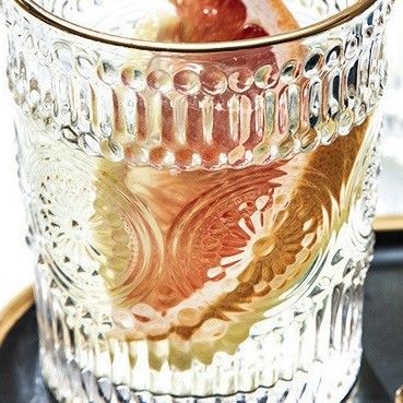 Vintage-Gold-Glasbecher mit Sonnenblumen-Design und Klassischem Stil