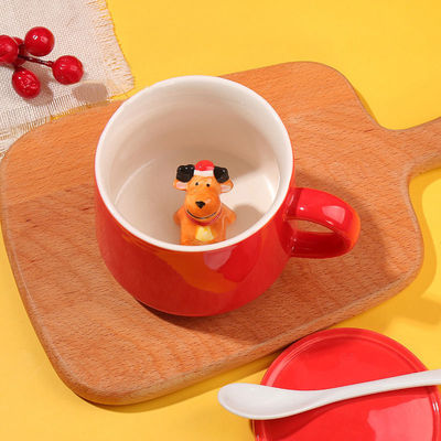 Minimalistischer Stil 309g Weihnachtskeramik Kaffeetasse 3D Tierdesign für Weihnachtsfreude