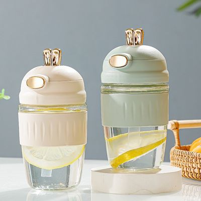 Kinderkaninchenohr Glasstrohbecher mit attraktivem Design und Silikonhüllen