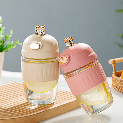 Kinderkaninchenohr Glasstrohbecher mit attraktivem Design und Silikonhüllen