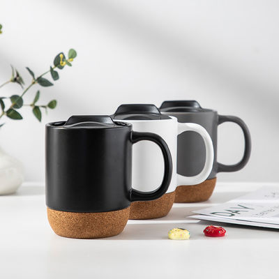 450ml Korken-Basis-Steinware Matte Keramik-Kaffeebecher mit PP-Deckel perfekt zum Festgeschenk