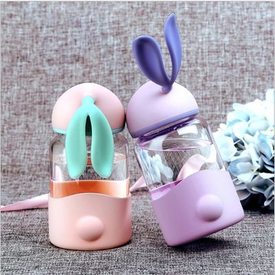Siedendes Wasser Anwendbar 340ml Wasserflasche mit Cartoon Rabbit Design und Silizium Hülle