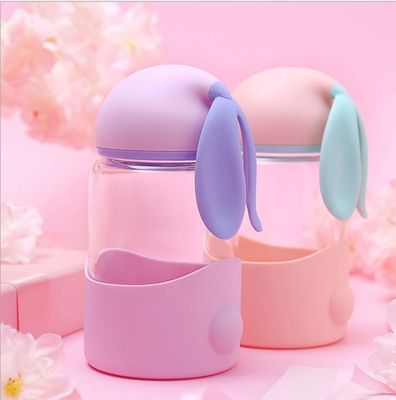 Siedendes Wasser Anwendbar 340ml Wasserflasche mit Cartoon Rabbit Design und Silizium Hülle