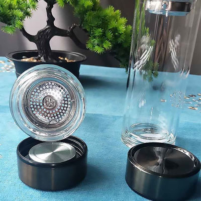 300 ml Flasche mit Glaswasser