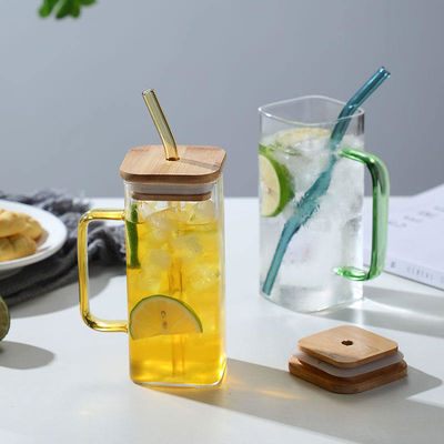 Benutzerdefiniertes Logo Akzeptable Quadratfarbe Greifer Glasbecher mit Bambusdeckel Strohhalme