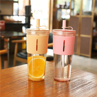 700 ml Plastikbecher mit individuellem Muster mit Deckel